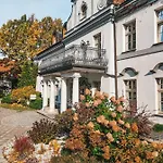 Palac Czarny Las Hotel Wozniki