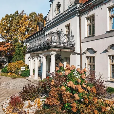 Pałac Czarny Hotel Wożniki