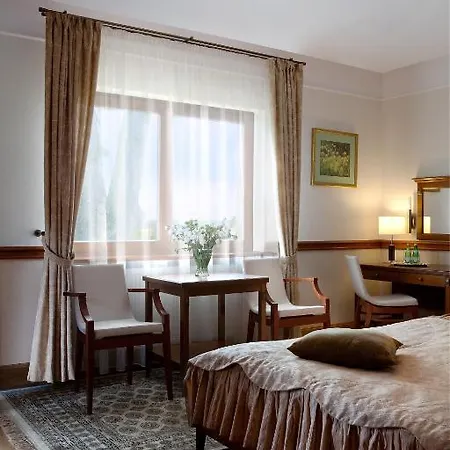 Pałac Czarny Hotel Wożniki