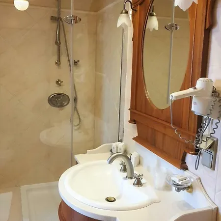 Pałac Czarny Hotel 4*