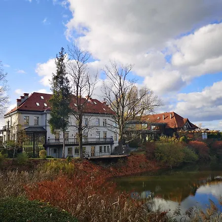 Pałac Czarny Hotel 4*