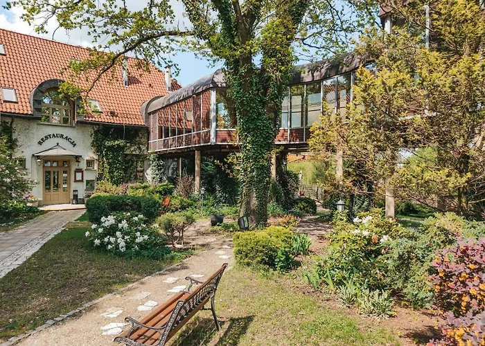 Pałac Czarny Hotel Wożniki