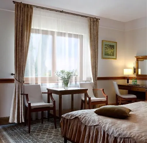 Pałac Czarny Hotel Wożniki