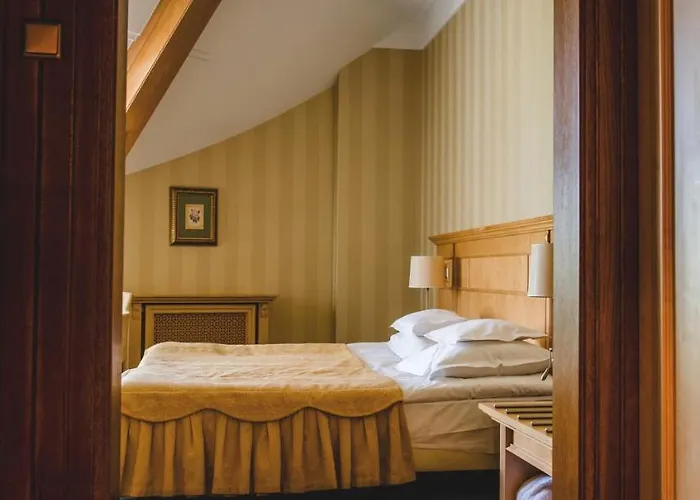 Pałac Czarny 4* Wożniki