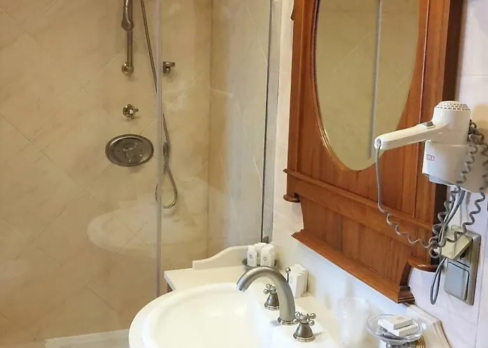 Pałac Czarny Hotel 4*